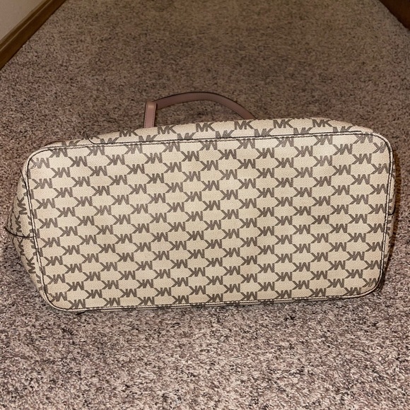 Michael Kors Purse - Picture 5 of 7